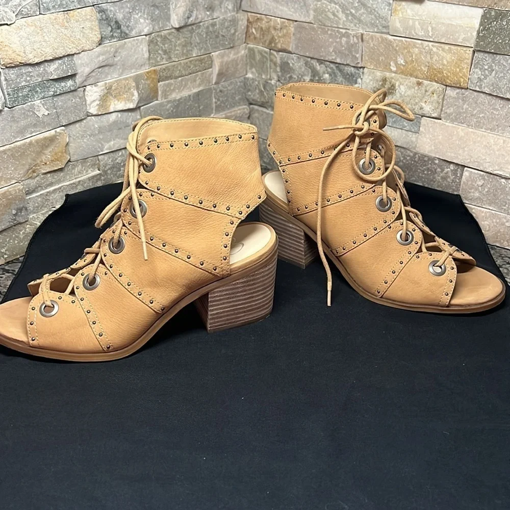 Jessica Simpson leather wedge tie  sandals size 8.5 EUC